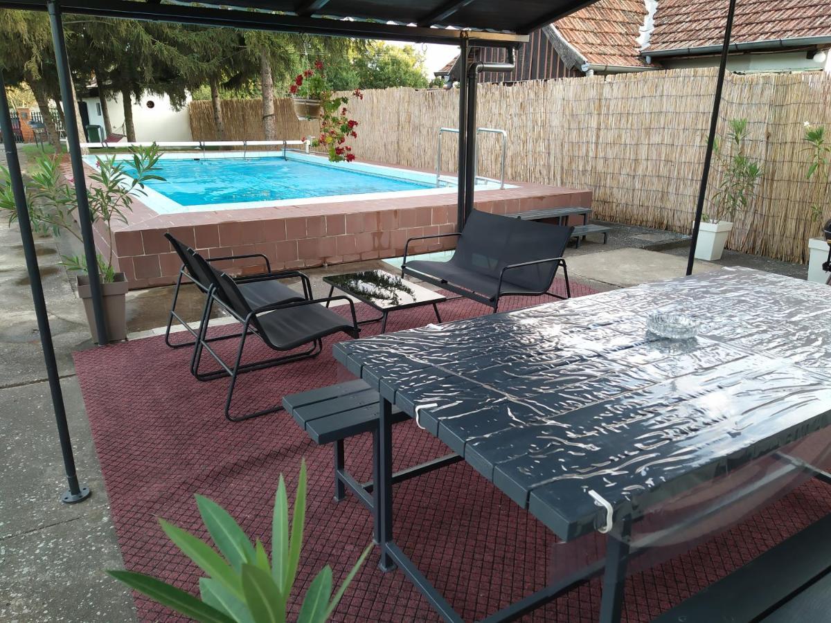 Blue Crystal Apartment Subotica Luaran gambar